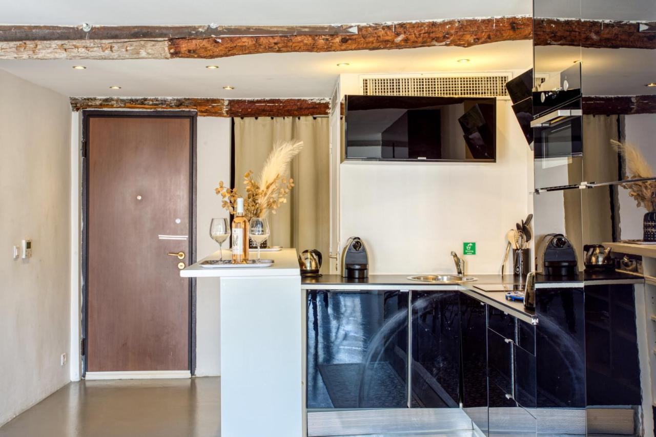 Ross 5- F2, Lumineux, Balcon, Loft, Clim, Vieux-Nice Exteriér fotografie